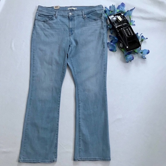 Levi's NWOT Light Wash Classic Bootcut Jeans Women 18/34 - Picture 2 of 10